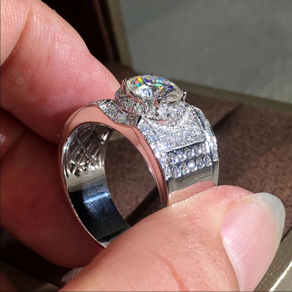 Icy bling rock engagement shiny ring - Picture 2 of 4